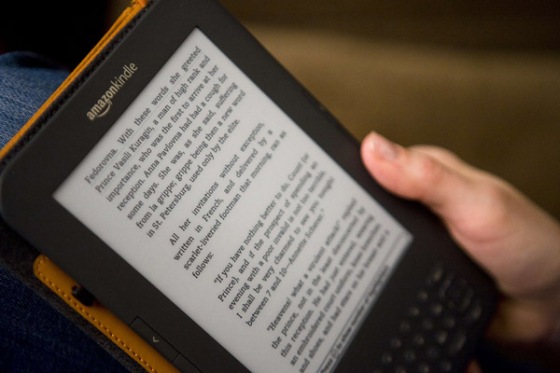 Amazon Kindle E-Reader, America - 23 Dec 2010